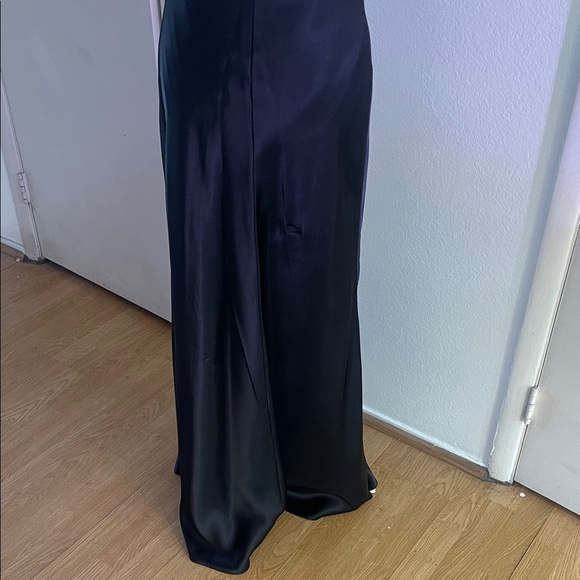 Elegant Black Halter Dress - Picture 3 of 6